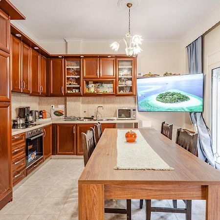Fully Equipped And Family Friendly Skg Center Apartment Thessaloníki Luaran gambar